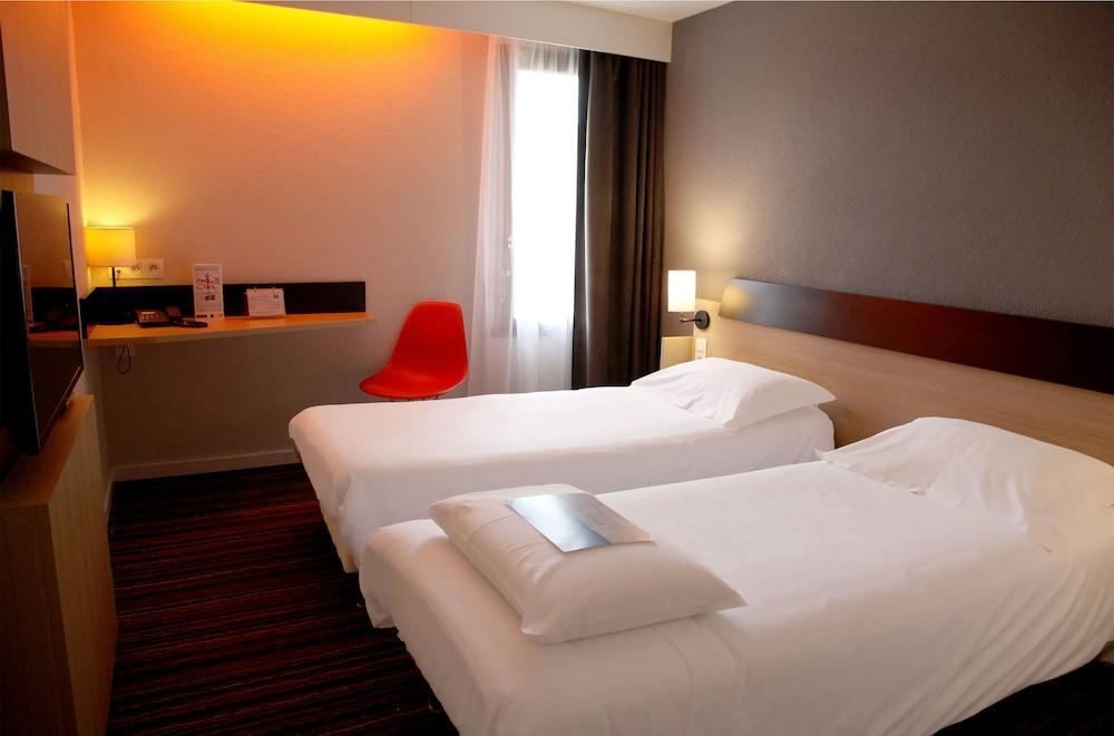 Kyriad Tours Sud - Chambray Les Tours Exterior foto