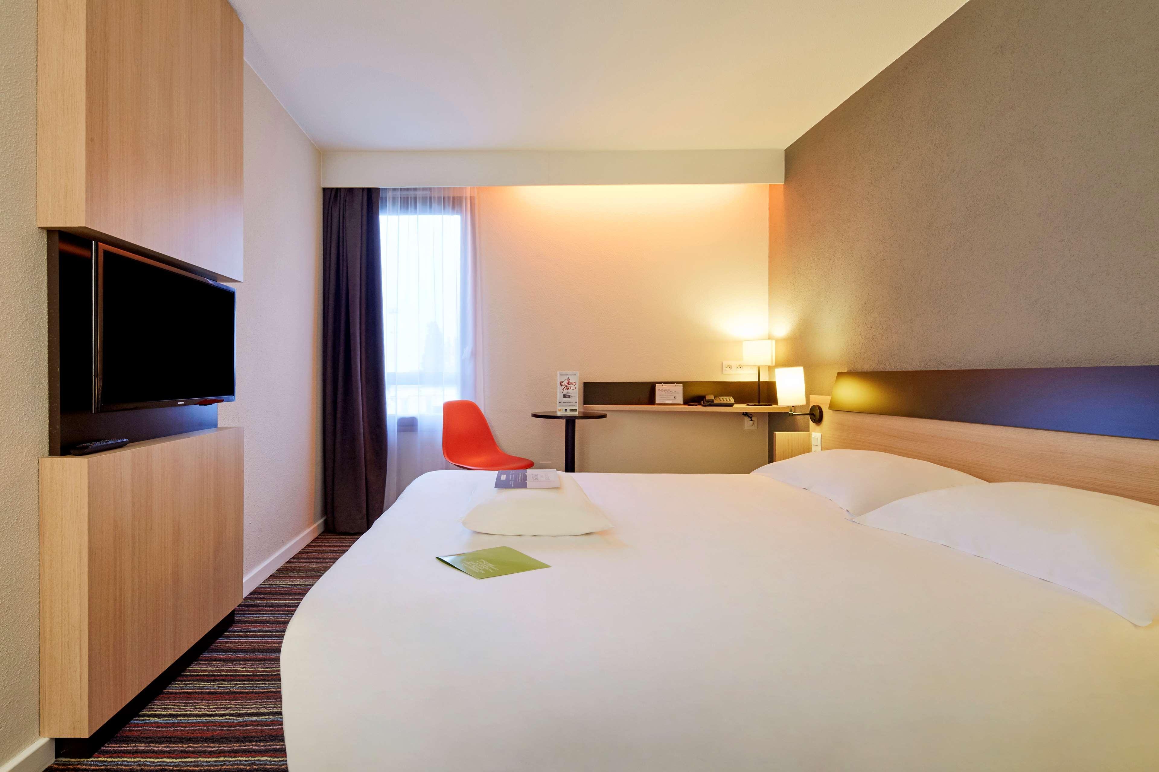 Kyriad Tours Sud - Chambray Les Tours Exterior foto