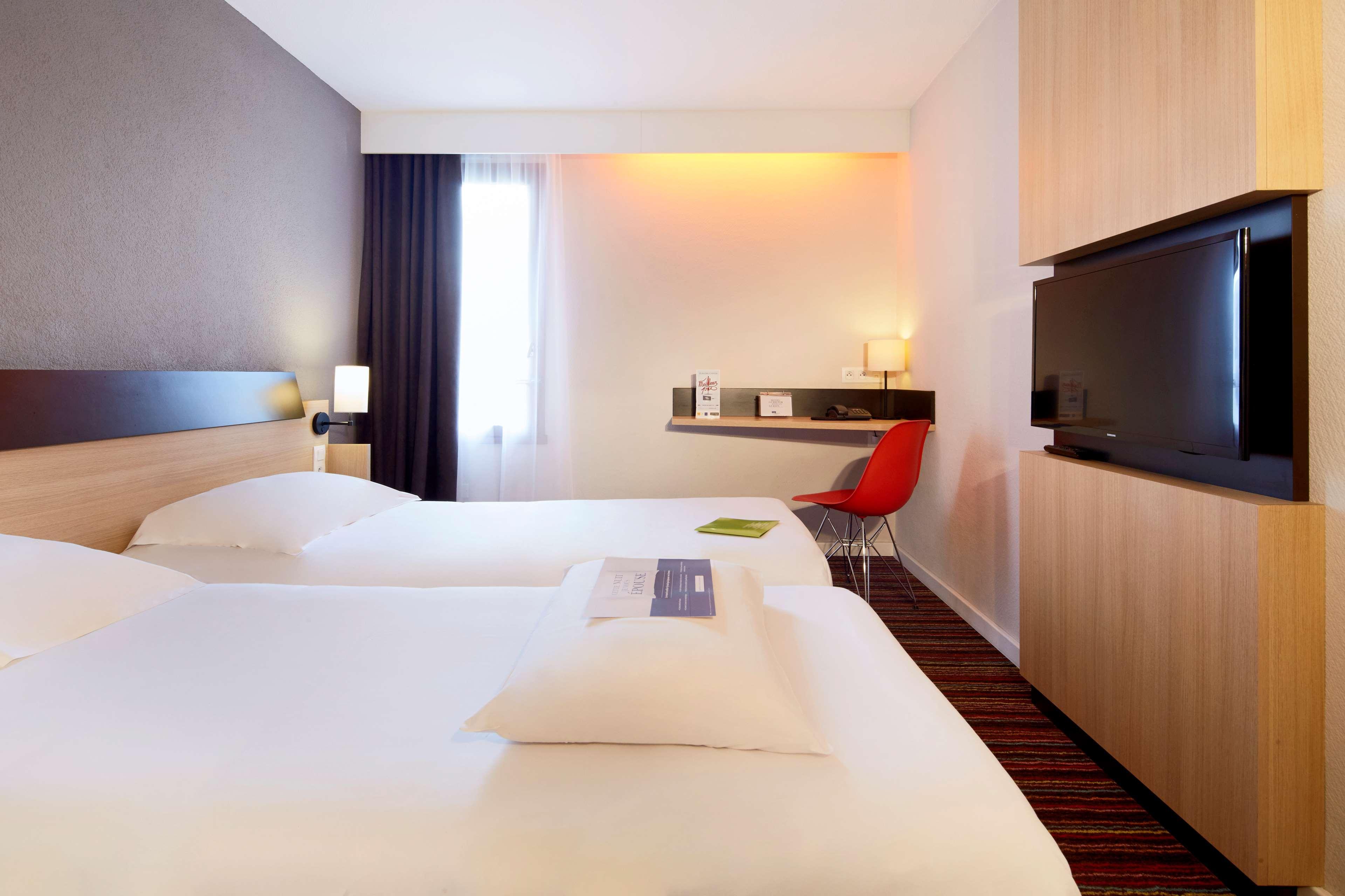 Kyriad Tours Sud - Chambray Les Tours Exterior foto