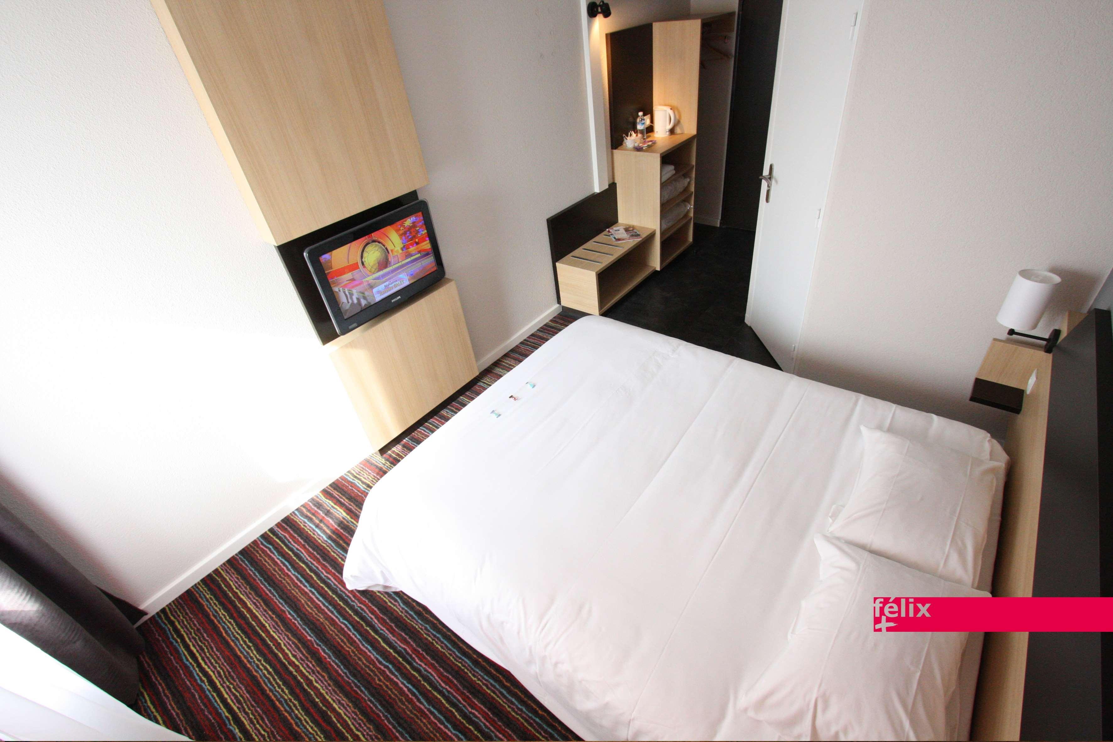 Kyriad Tours Sud - Chambray Les Tours Habitación foto