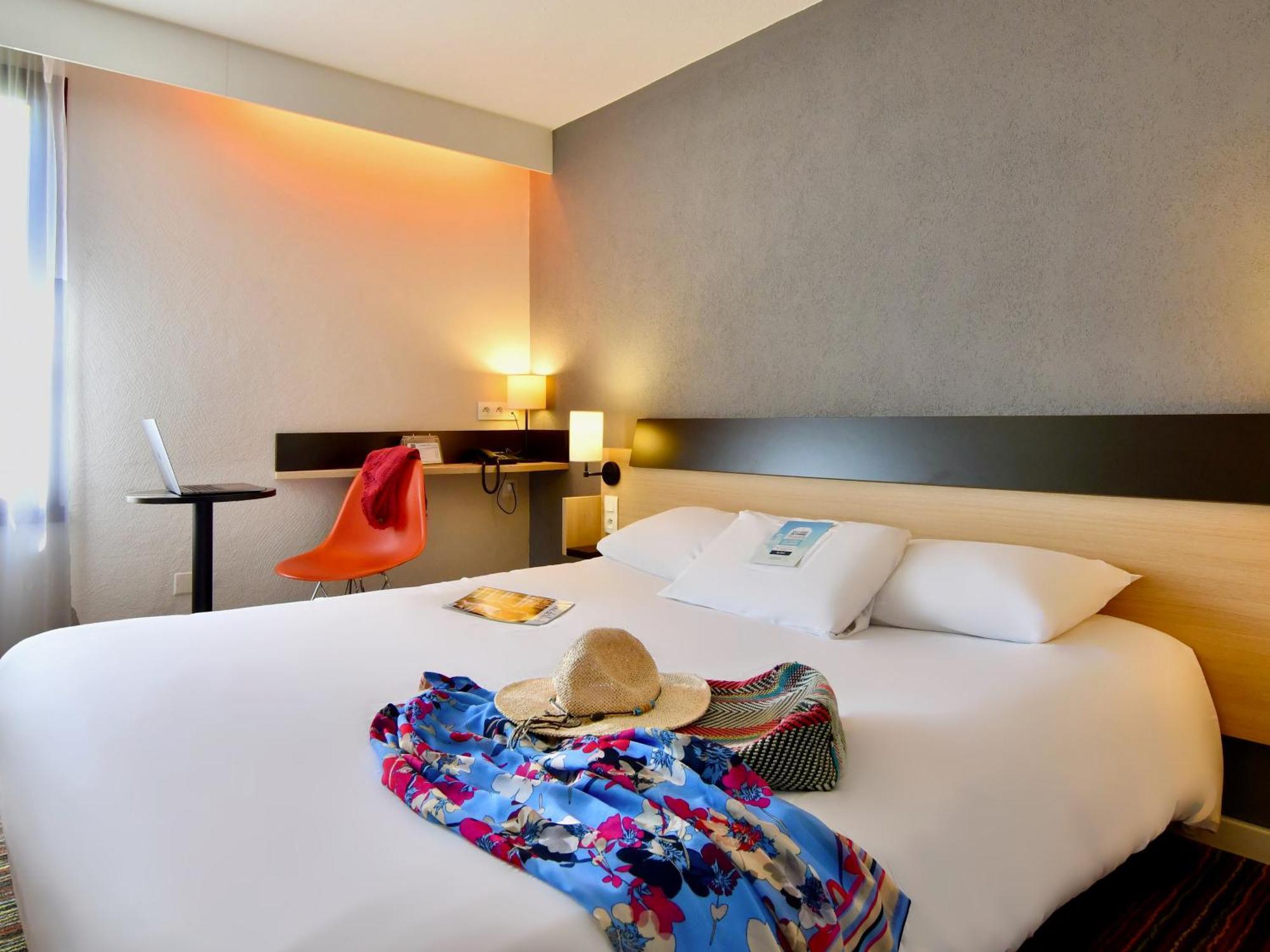 Kyriad Tours Sud - Chambray Les Tours Exterior foto
