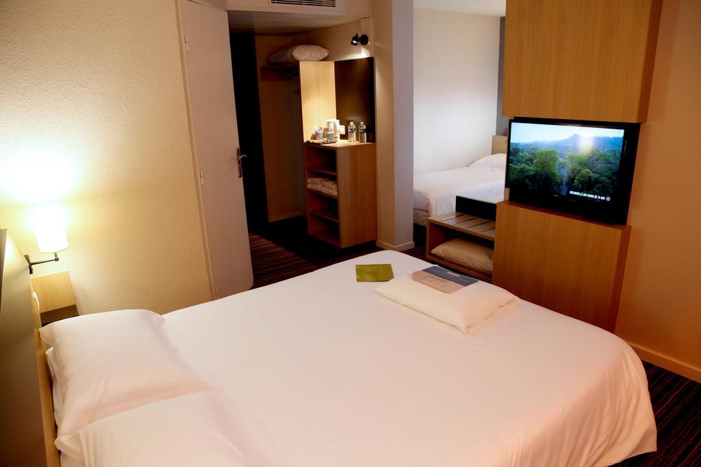 Kyriad Tours Sud - Chambray Les Tours Exterior foto